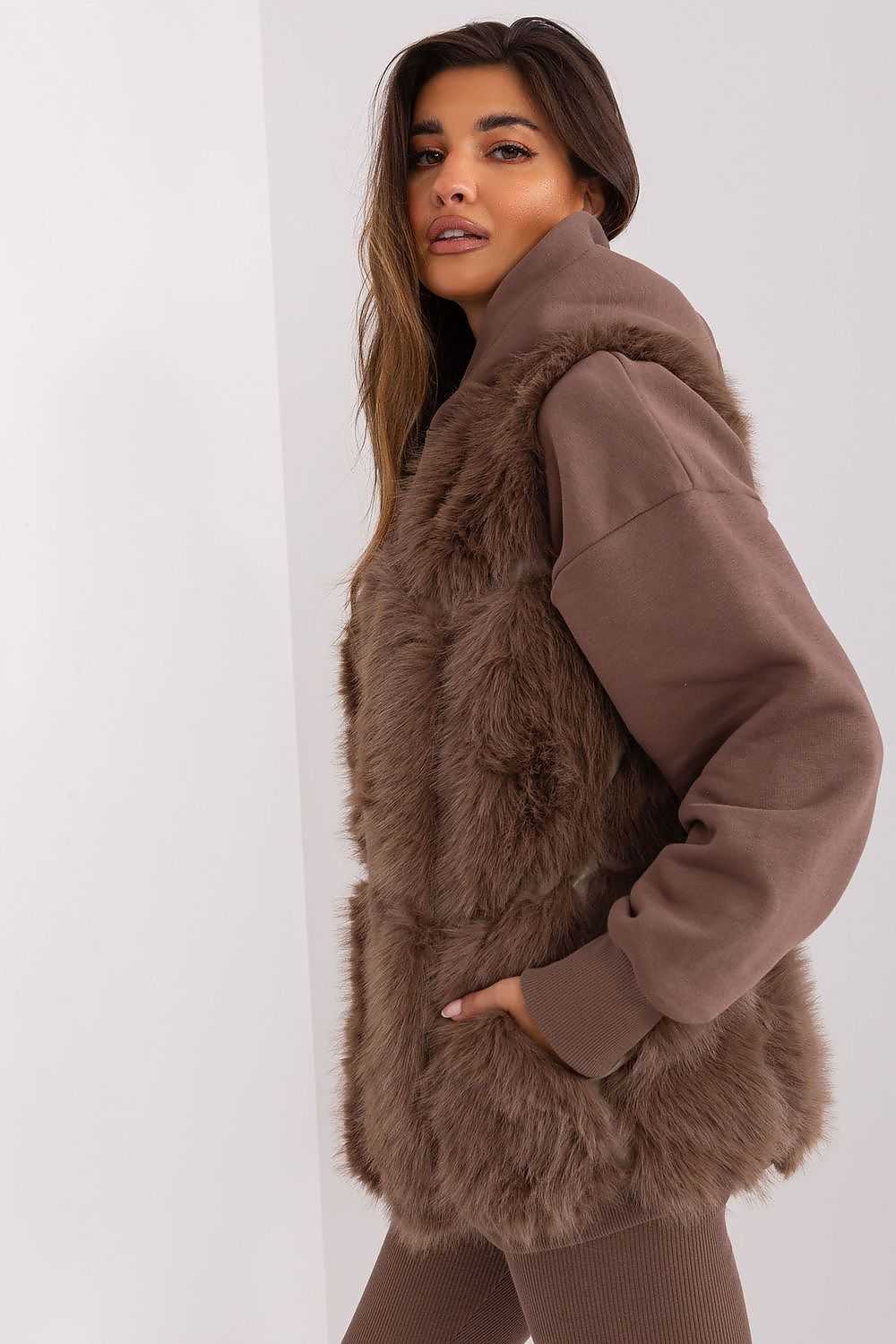 Gilet model 187526 AT 187526_1095674 430 kr AT Fashion Nordic