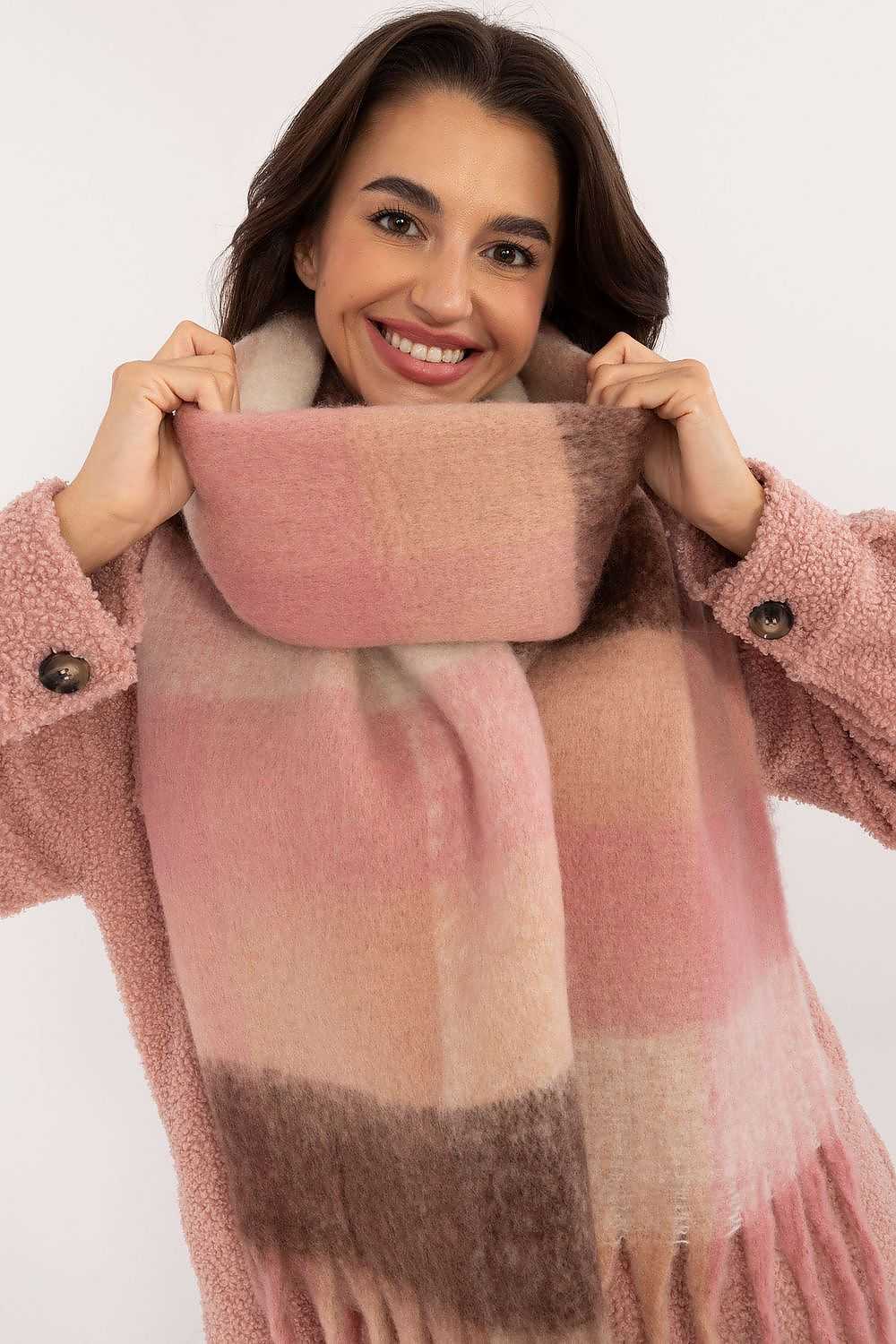 Shawl model 203177 AT 203177_1172600 96 kr AT Fashion Nordic