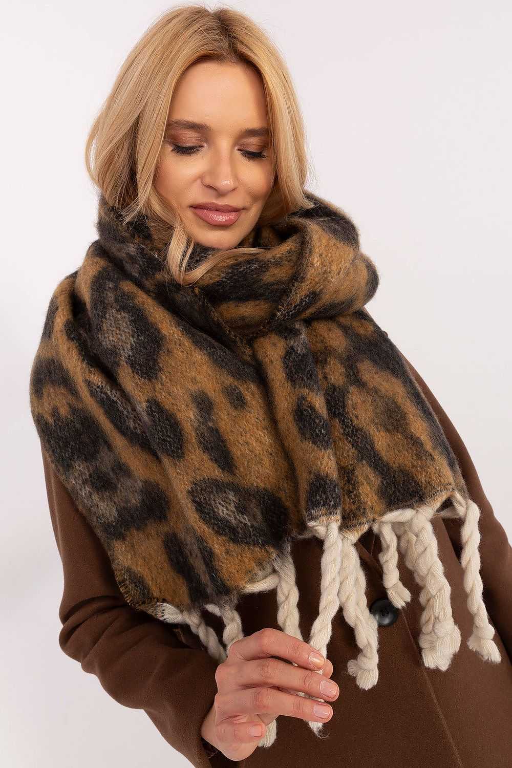 Shawl model 205960 AT 205960_1187366 111 kr AT Fashion Nordic