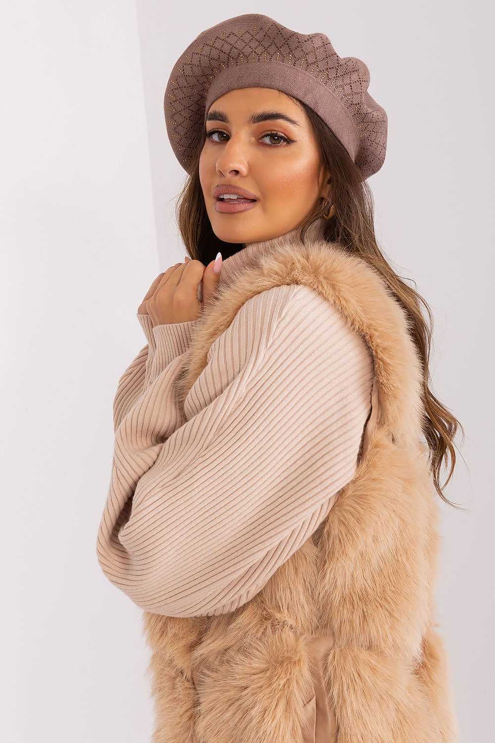 Beret model 208244 AT 208244_1198391 136 kr AT Fashion Nordic