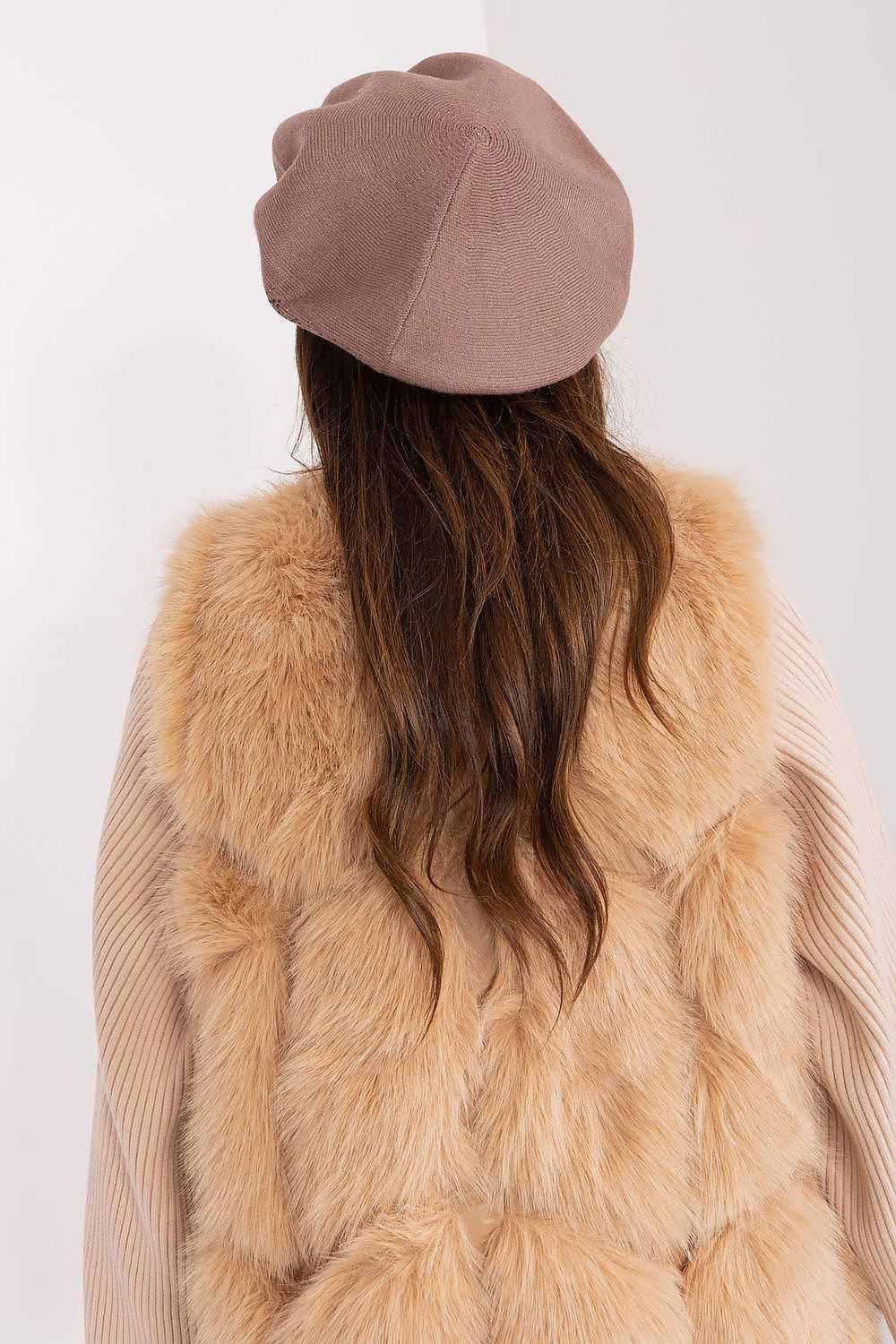 Beret model 208244 AT 208244_1198391 136 kr AT Fashion Nordic