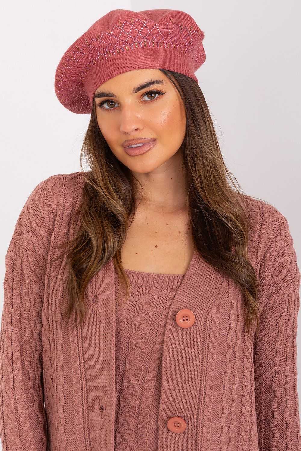 Beret model 208244 AT 208244_1198391 136 kr AT Fashion Nordic