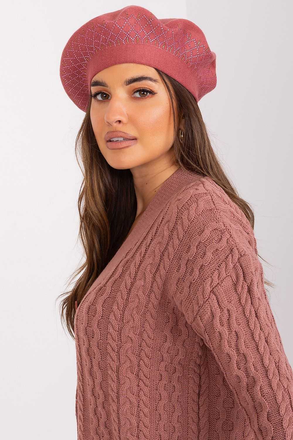Beret model 208244 AT 208244_1198391 136 kr AT Fashion Nordic