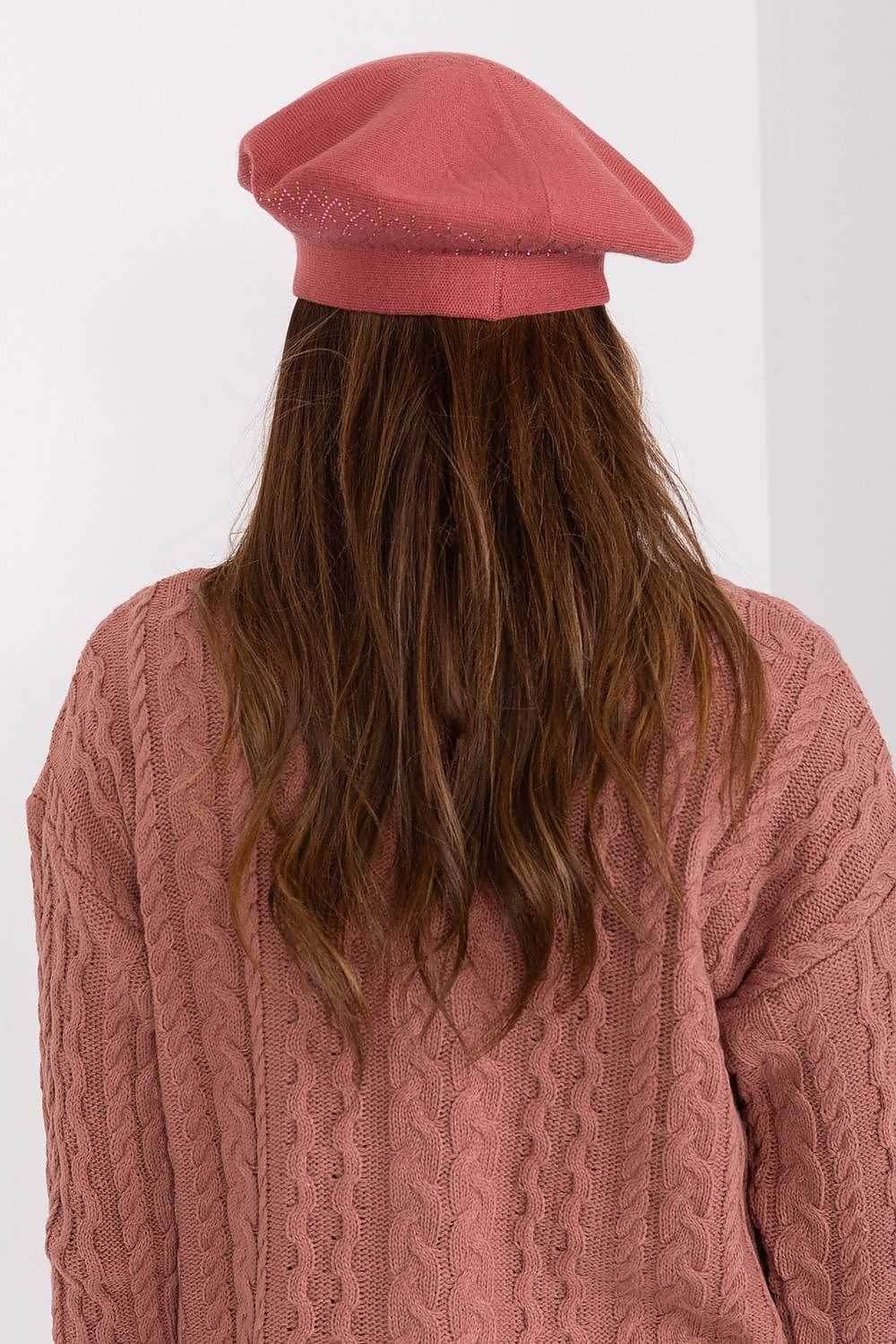 Beret model 208244 AT 208244_1198391 136 kr AT Fashion Nordic